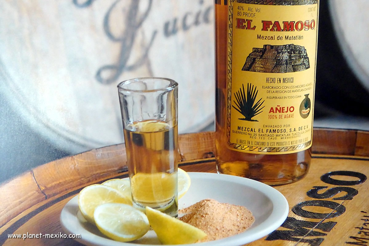 Alkoholisches Getränk Mezcal aus Oaxaca