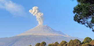 Ausbruch des aktiven Vulkans Popocatépetl bei Mexiko-Stadt