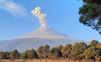 Ausbruch des aktiven Vulkans Popocatépetl bei Mexiko-Stadt