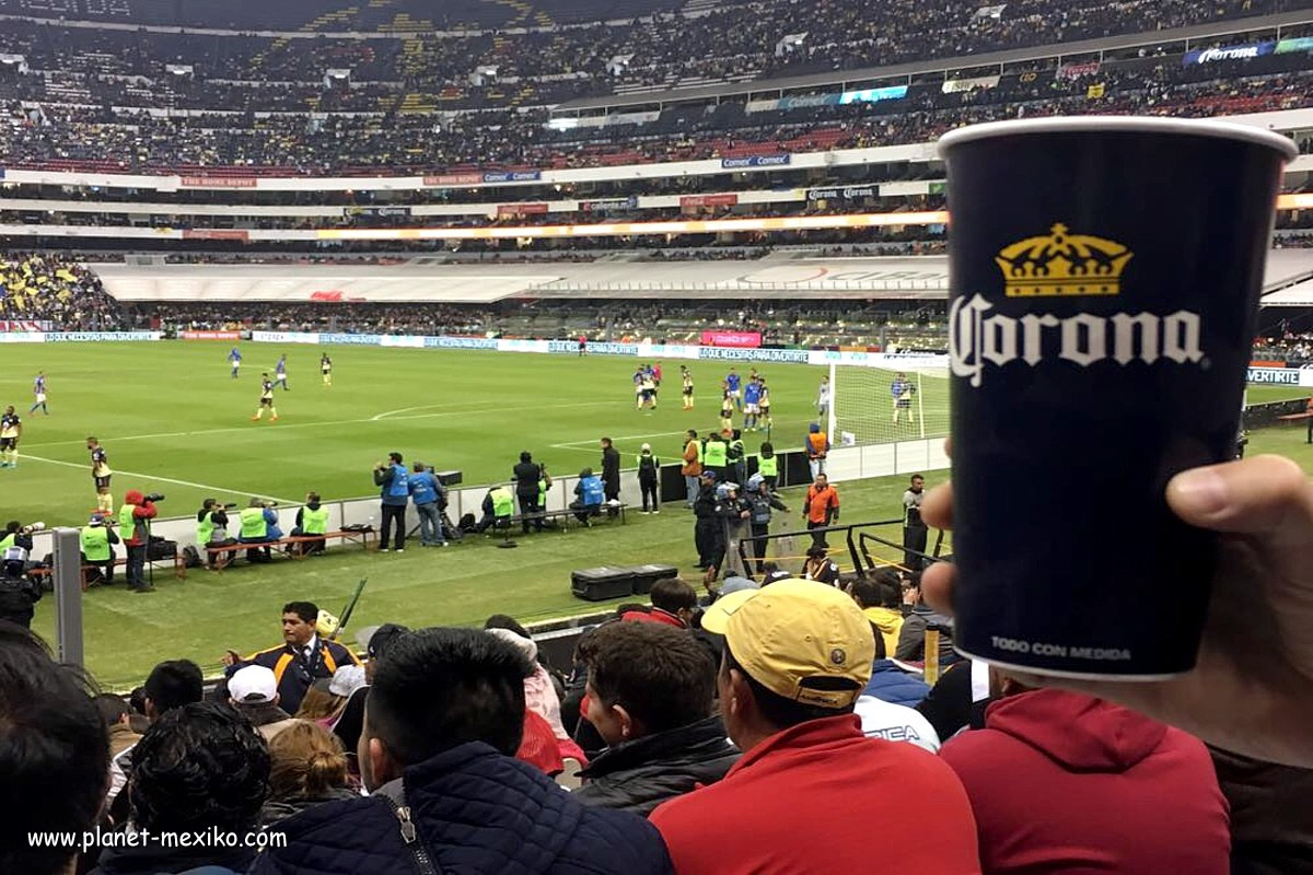 Corona im Azteken Stadion in Mexiko-Stadt