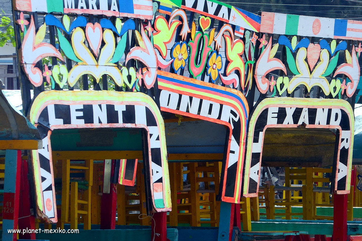Traditionelle Trajinera von Xochimilco