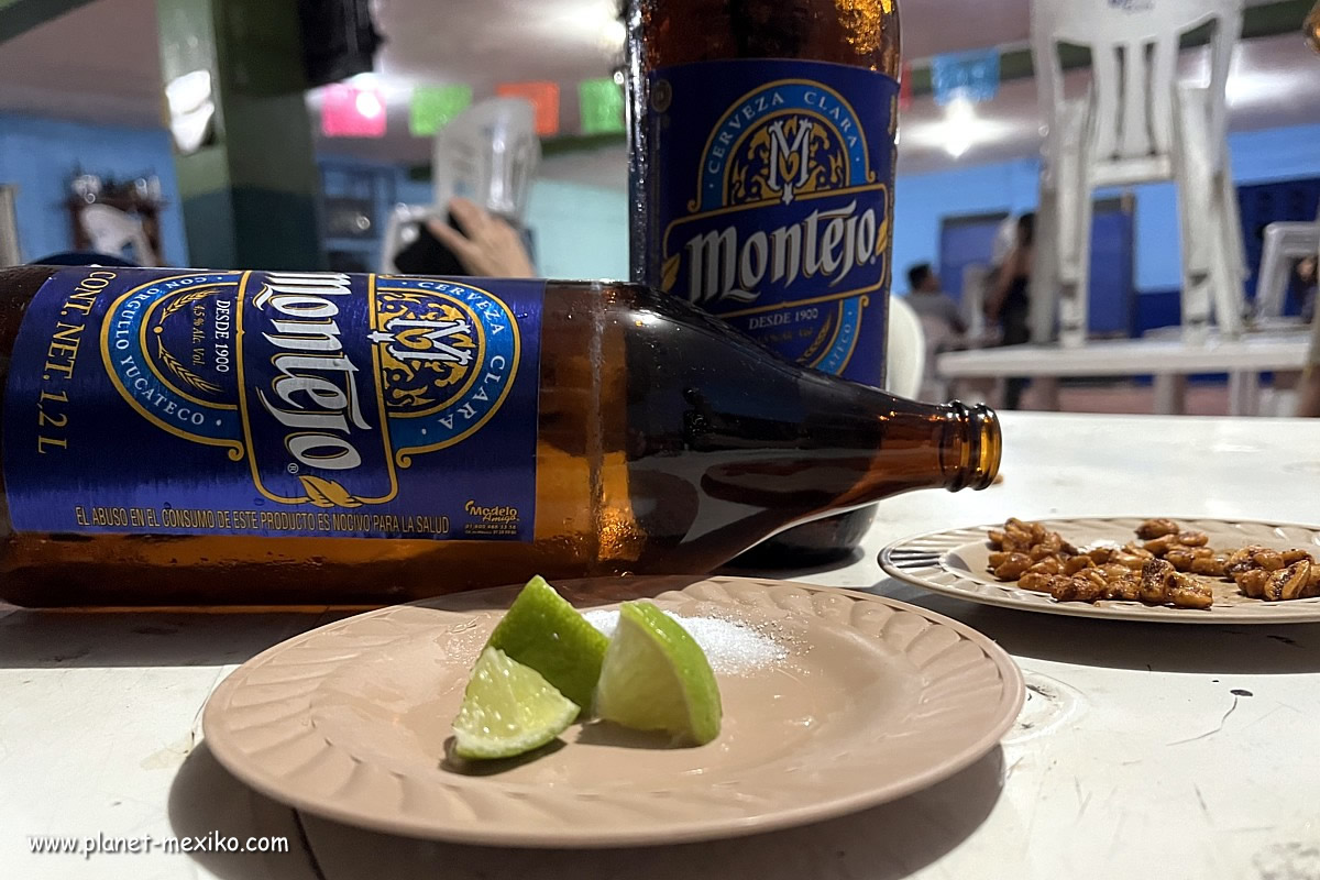 Caguama Cerveza Montejo aus Yucatan