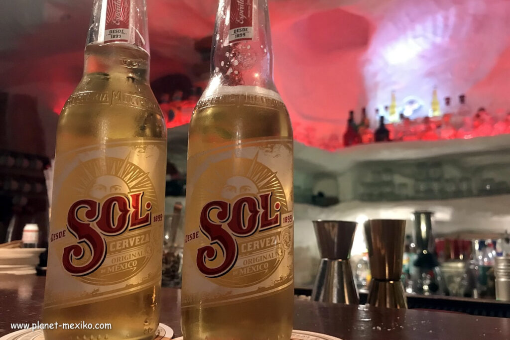 Cerveza sol in einer Bar in Guadalajara