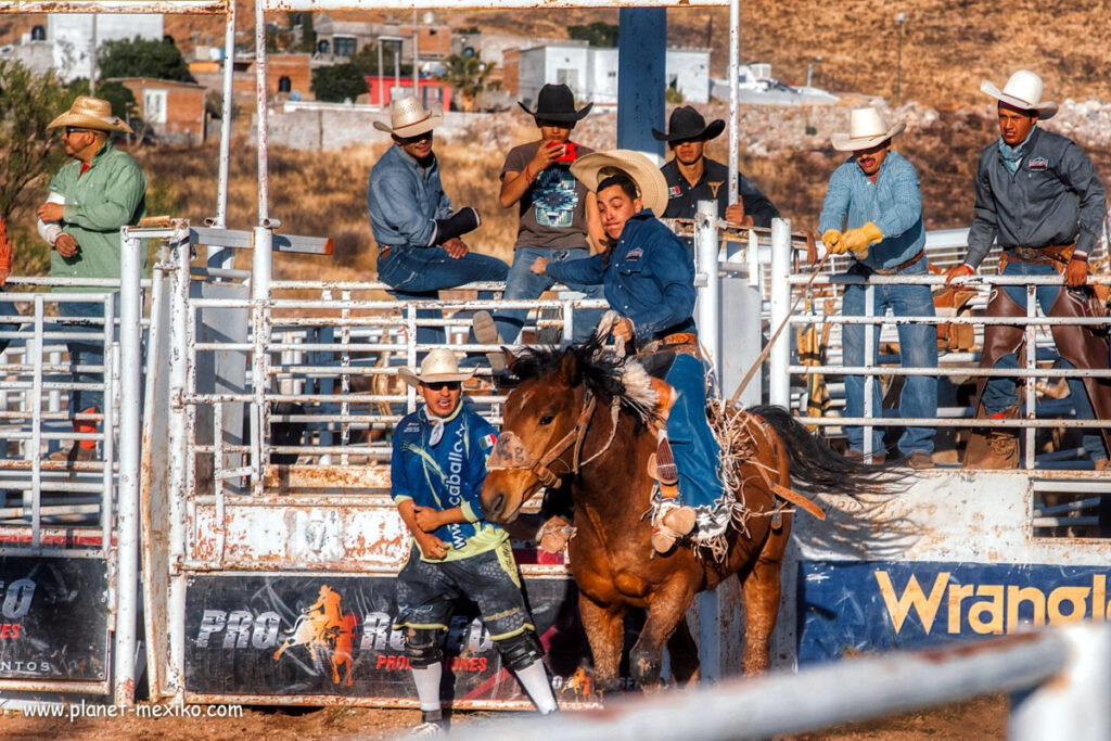 Charros beim mexikanischen Rodeo