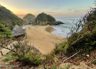 FKK-Strand und Hippie-Dorf Zipolite an der Küste von Oaxaca