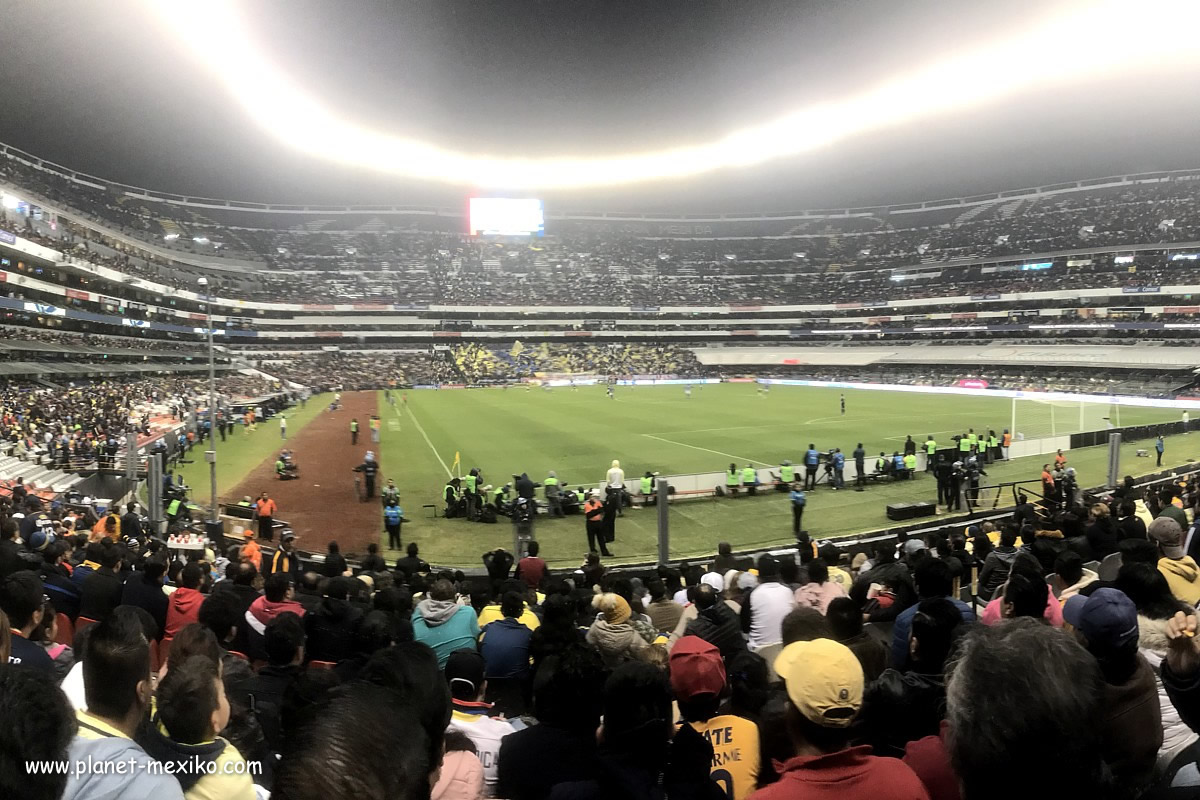 Fussball im Azteken-Stadion in Mexiko-Stadt
