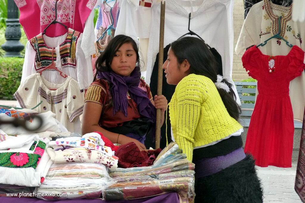 Verkäuferinnen der Huichol-Kultur