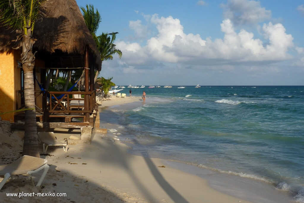 Cabaña und Hotel direkt am Meer