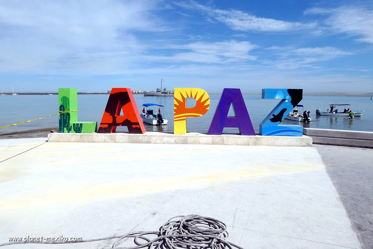 La Paz Schriftzug an der Küste
