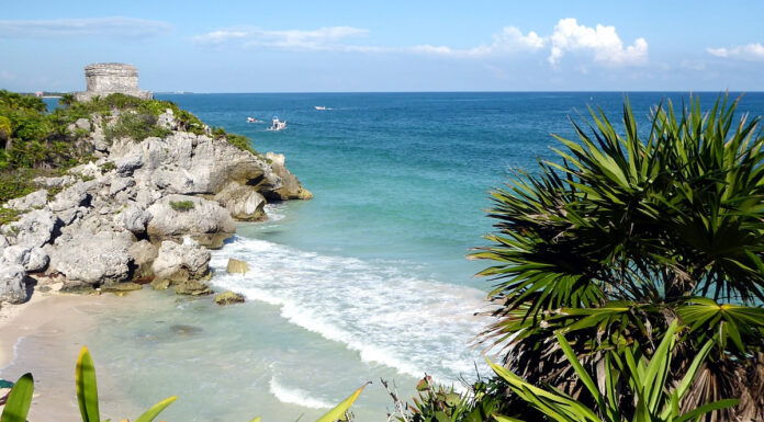 Maya Tempel und Strand von Tulum in Mexiko