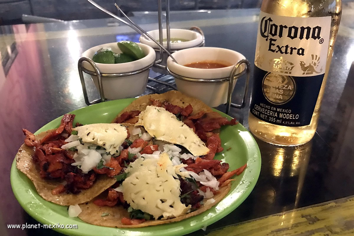 Mexikanisches Essen mit Corona Bier