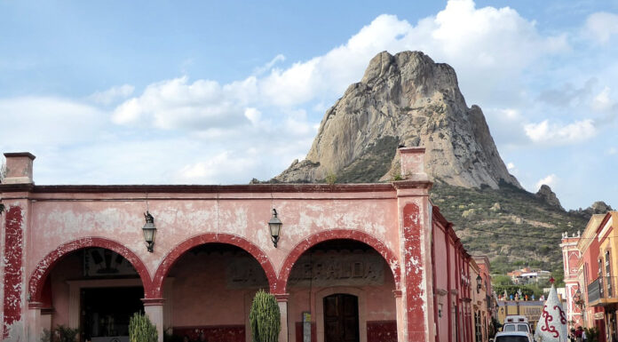 Pueblo Mágico und Monolith Peña de Bernal Monolith Peña de Bernal