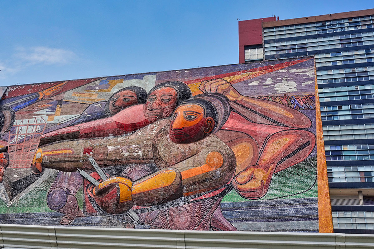 Mural an der autonomen Universität in Mexiko City