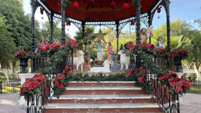 Dreikönigstag mit Krippen und Rosca de Reyes Dreikönigstag Dia de los Reyes Magos Feiertag in Mexiko