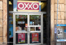 FEMSA mexikanisches Firmenimperium FEMSA Fomento Economico Mexicano und OXXO-Shop