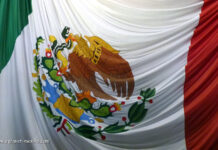 Mexikanische Nationalflagge: Bedeutung, Geschichte und Symbolik Mexikanische Nationalflagge