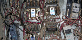 Elektrizität, Strom, Stecker und Adapter