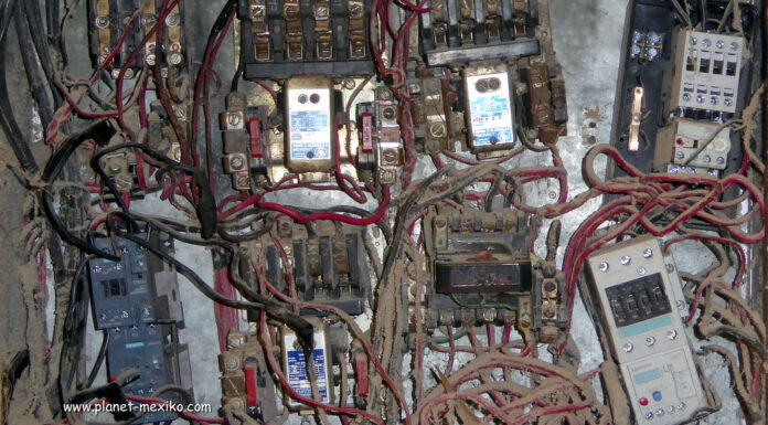 Elektrizität, Strom und der richtige Stecker Elektrizität, Strom, Stecker und Adapter