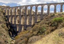Tepotzotlán und das Aquädukt Arcos del Sitio Tepotzotlán und das Aquädukt Arcos del Sitio im Estado de México