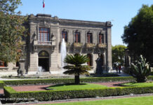 Mexiko-Stadt: Chapultepec Park und seine Sehenswürdigkeiten Sehenswürdigkeiten im Chapultepec-Park mit Schloss in Mexiko-Stadt