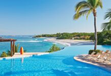 Hotel am Strand der Pazifikküste der Riviera Nayarit in Mexiko