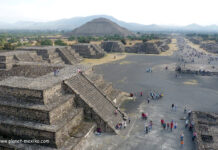 Teotihuacan mit Sonnenpyramide und Mondpyramide in Mexiko