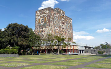 Universität und Bibliothek als Attraktionen und Ausflugstipps im Süden von Mexiko City