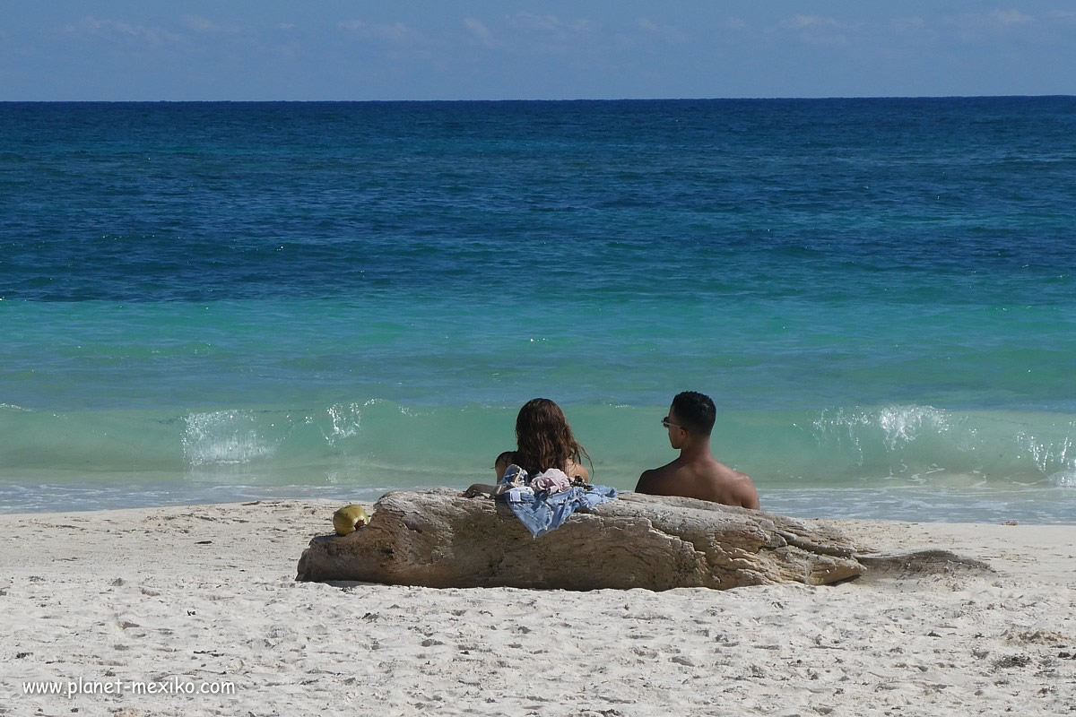 Paar und Romantik am Strand von Cancun
