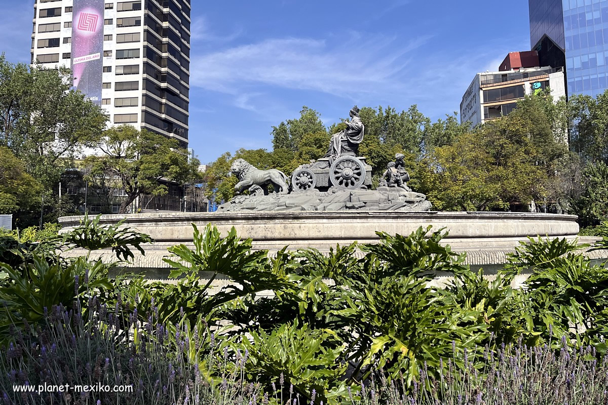 Park und Brunnen Fuente de Cibeles im Trendviertel Condesa und Roma Norte