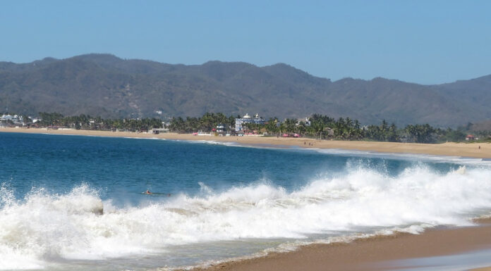 Barra de Navidad Strand und Küste am Pazifik der Costa Alegre
