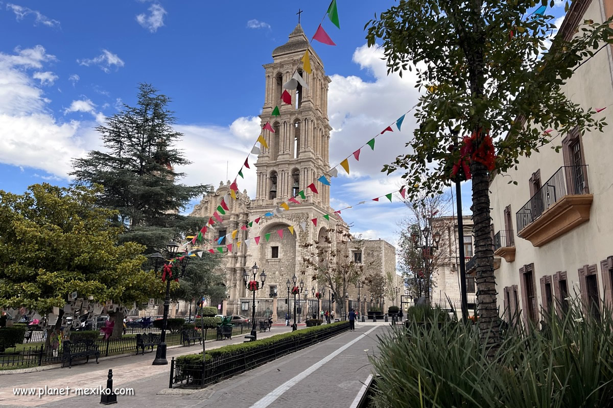 Platz Plaza de Armas mit Kathedrale von Saltillo