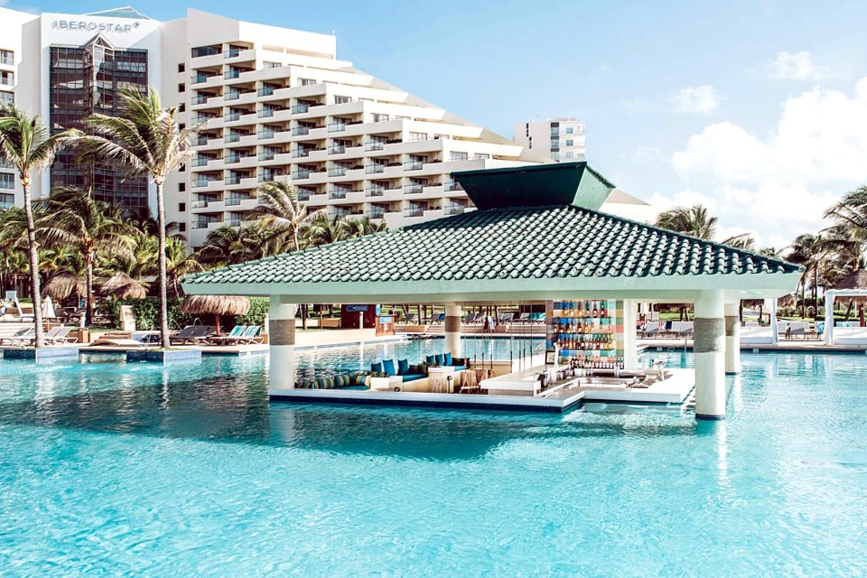 Pool und Bar Hotel Iberostar Selection in Cancún