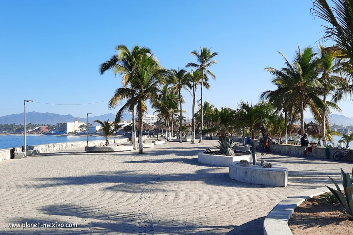 Promenade Malecón in Barra de Navidad