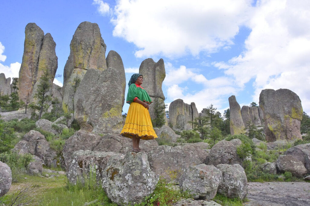 Frau der Rarámuri in der Sierra Tarahumara von Creel