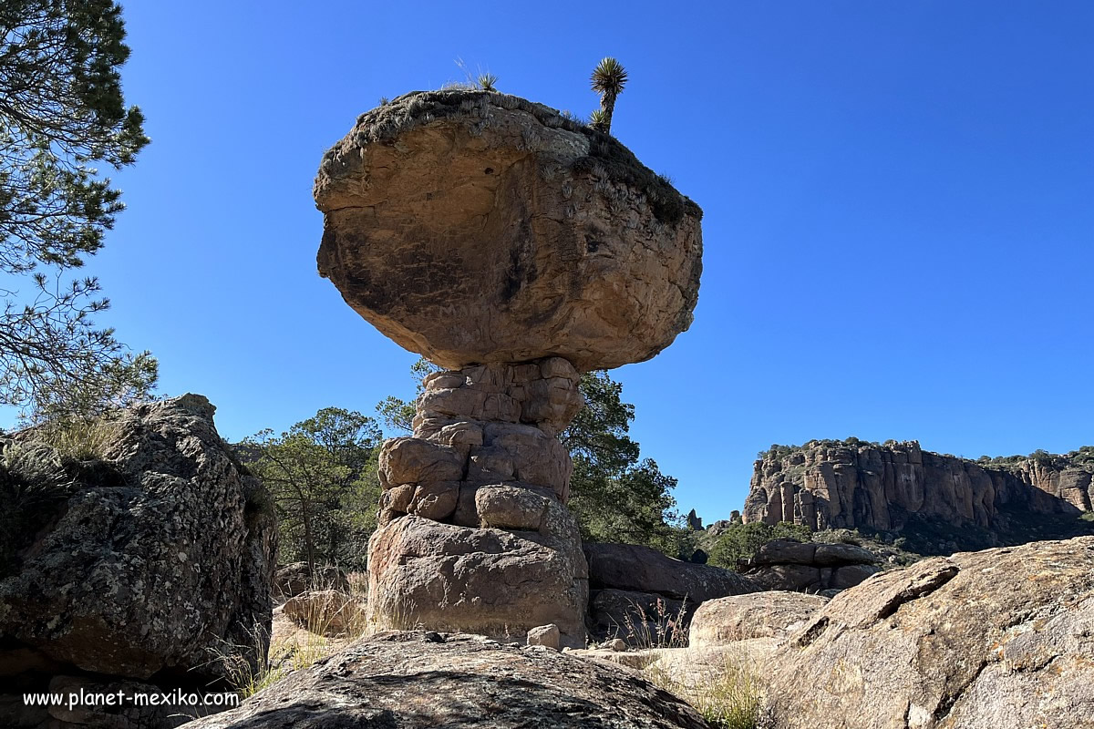 Schwebender Stein in der Sierra de Organos