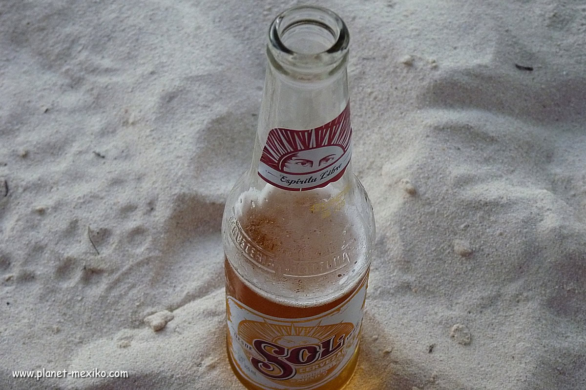 Sonne Sol-Bier am Strand in Mexiko