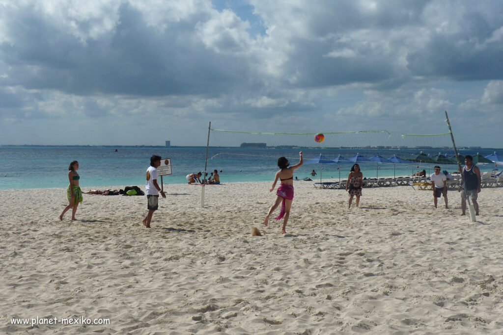 Spiel & Spass am Strand in Mexiko