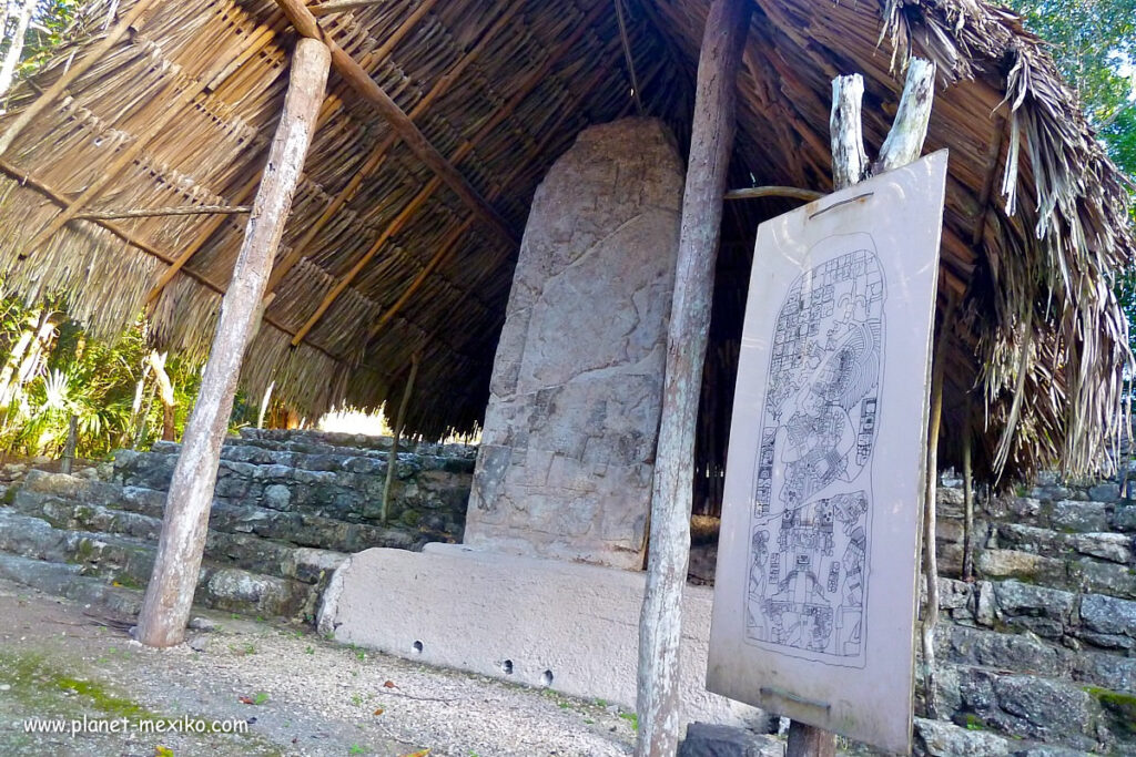 Stele der Maya in Cobá
