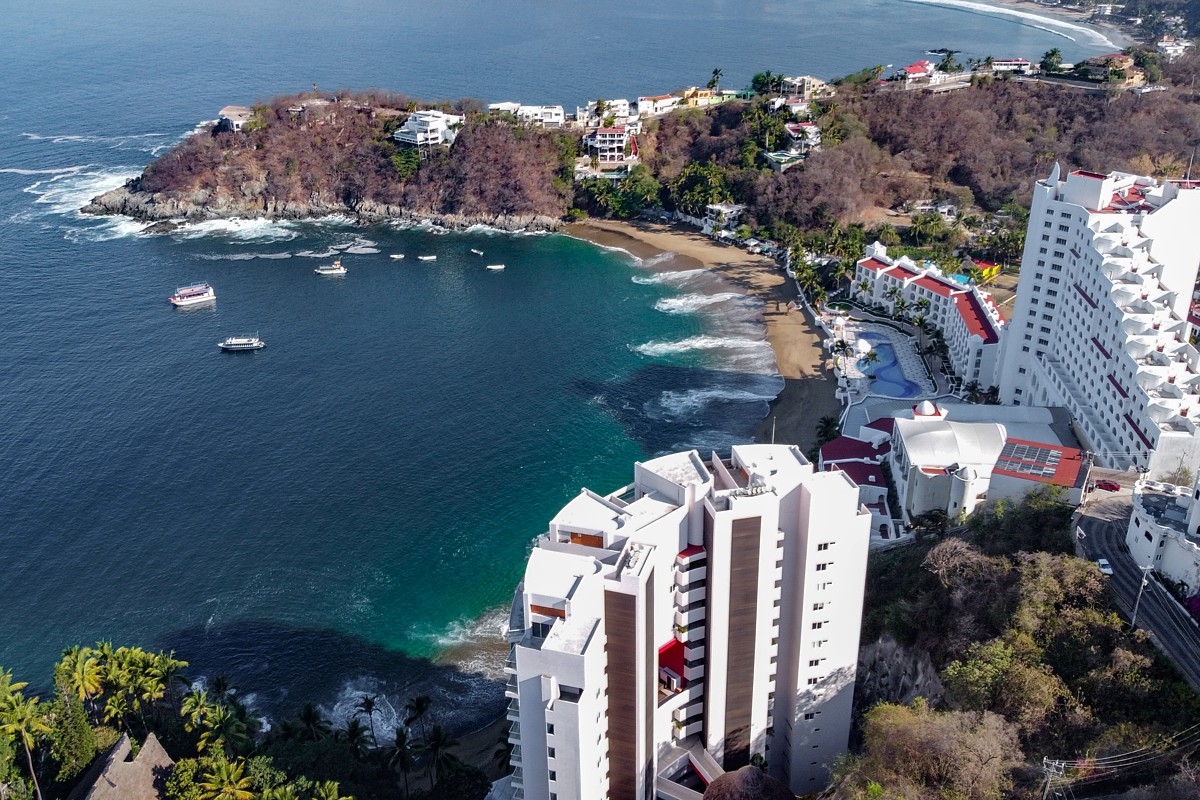 Strand und Hotel an der Playa La Audiencia in Manzanillo