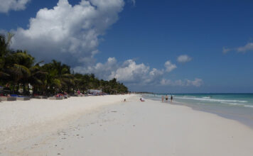 Strand an Karibischer Küste Cancún