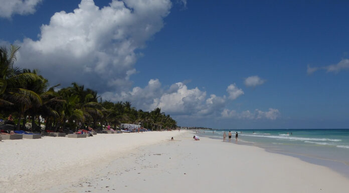 Strand an Karibischer Küste Cancún