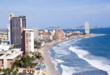 Mazatlan Küstenstadt und Strand am Pazifik in Sinaloa