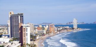 Mazatlan Küstenstadt und Strand am Pazifik in Sinaloa