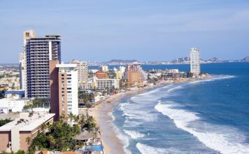 Mazatlan Küstenstadt und Strand am Pazifik in Sinaloa