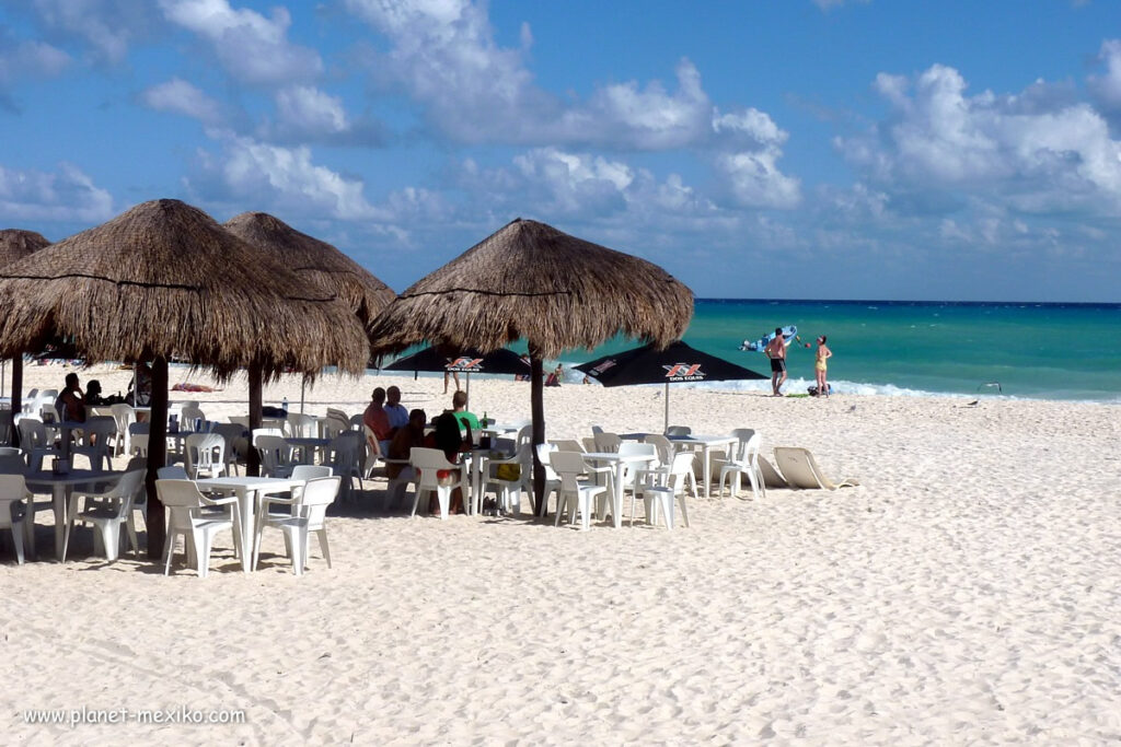 Restaurant-Bar am karibischen Strand