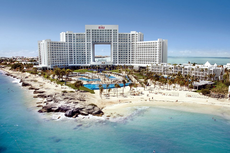 Strandhotel RIU Palace Peninsula in der Hotelzone von Cancun