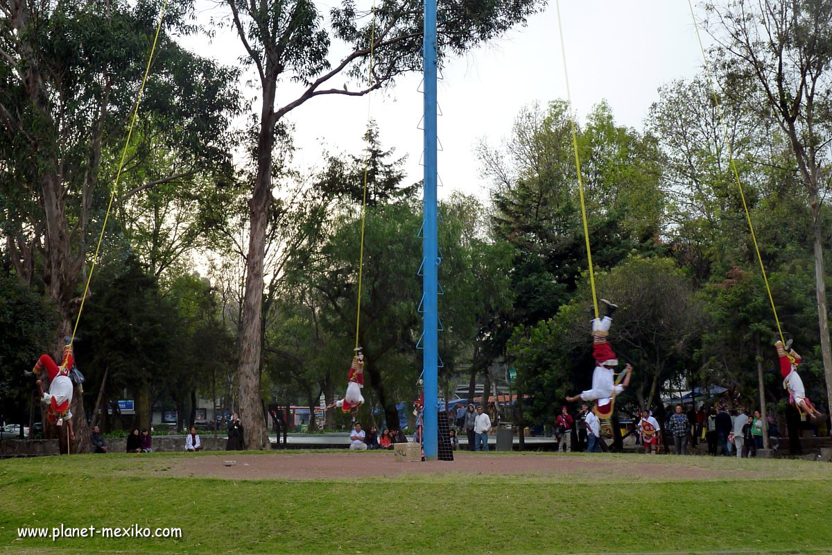 Voladores de Papantla Show