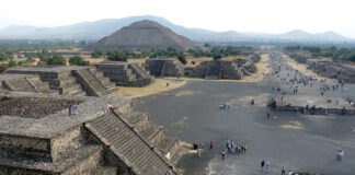 Teotihuacán Mondpyramide und Sonnenpyramide