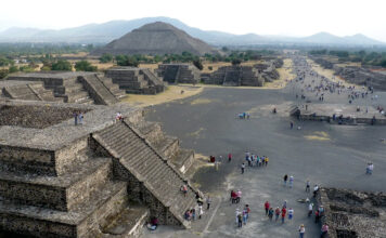 Teotihuacán Mondpyramide und Sonnenpyramide