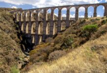 Tepotzotlán und das Aquädukt Arcos del Sitio im Estado de México